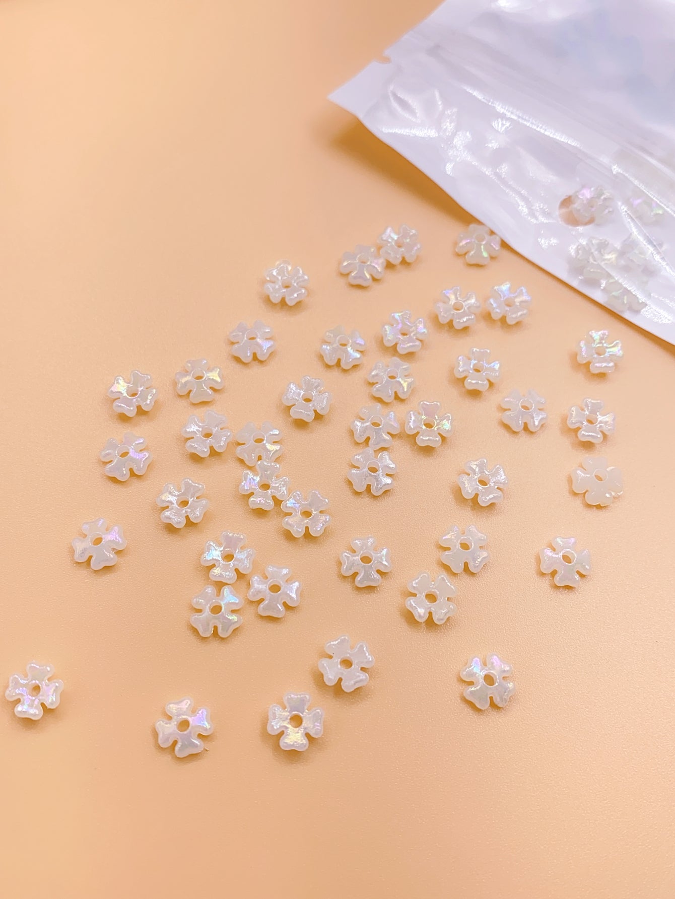 DIY jewelry accessories Small love four-petal flower diy homemade jewelry bracelet clothing necklace beaded materials